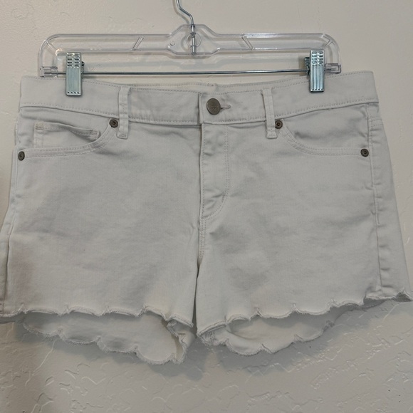 LOFT White Scalloped Hem Denim Shorts Size 6 (28) NWOT - Picture 1 of 5